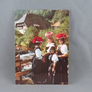 Share Vintage Postcard - Blackforest Women Traditional Dress in Gutachtal - Metz